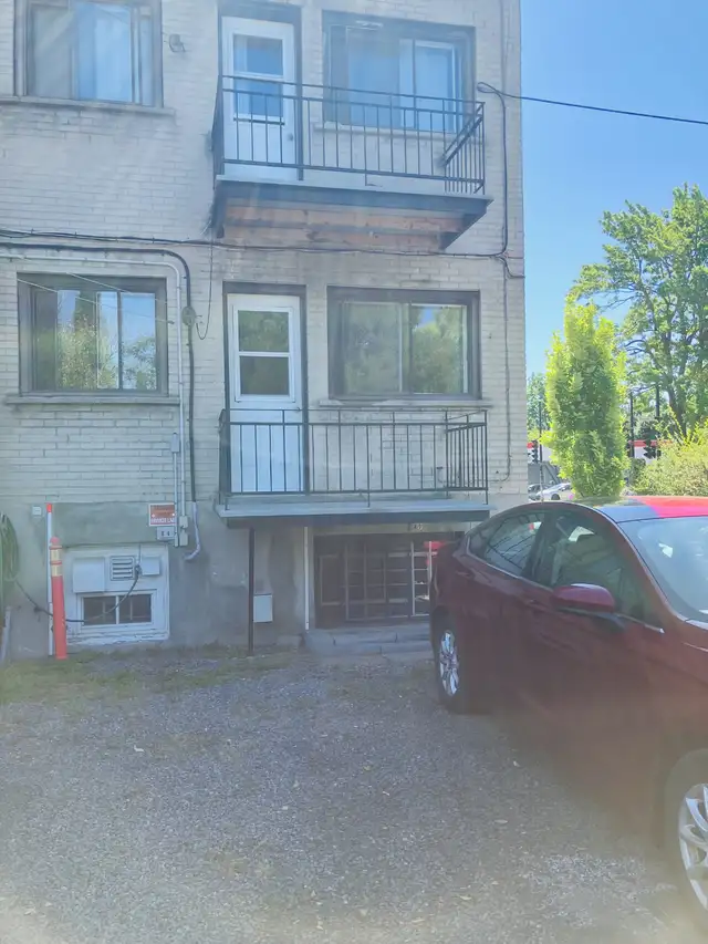 LOGEMENT 4 1/2 A LOUER 2  MINUTES METRO LANGELIER MONTREAL in Long Term Rentals in City of Montréal - Image 5