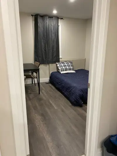 House 3 : Vaughan – Keele & HW7 House 1 : Richmond hill (new kirk & Major Mackenzie Price $450/ 2 pe...