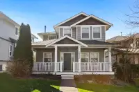 5BED/4BATH 2STORY HOME W/ BASEMENT IN EAST ABBOTSFORD