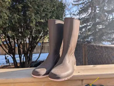 Rain boots size 7 , View more