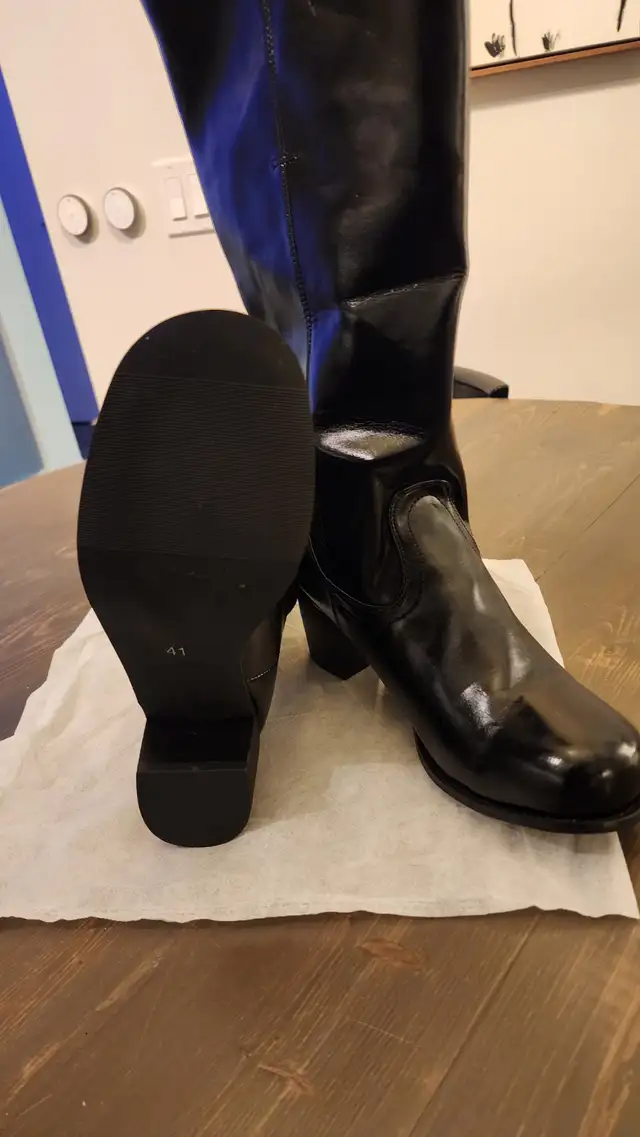 Women's Black Leather Knee-High Boots - EU 41 in Women's - Shoes in Markham / York Region - Image 5