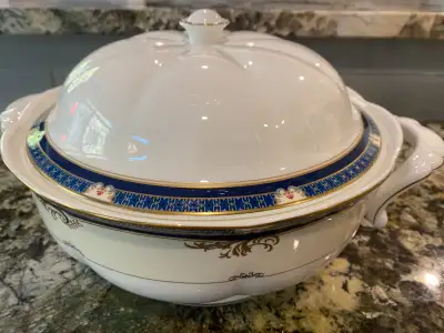 This lovely round covered vegetable / casserole dish is just what you need to add some class to the...