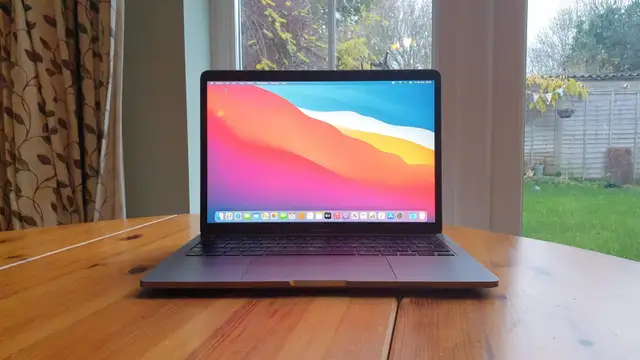 MacBook Pro 13” M1, 16GB, 1TB in Laptops in City of Montréal - Image 2