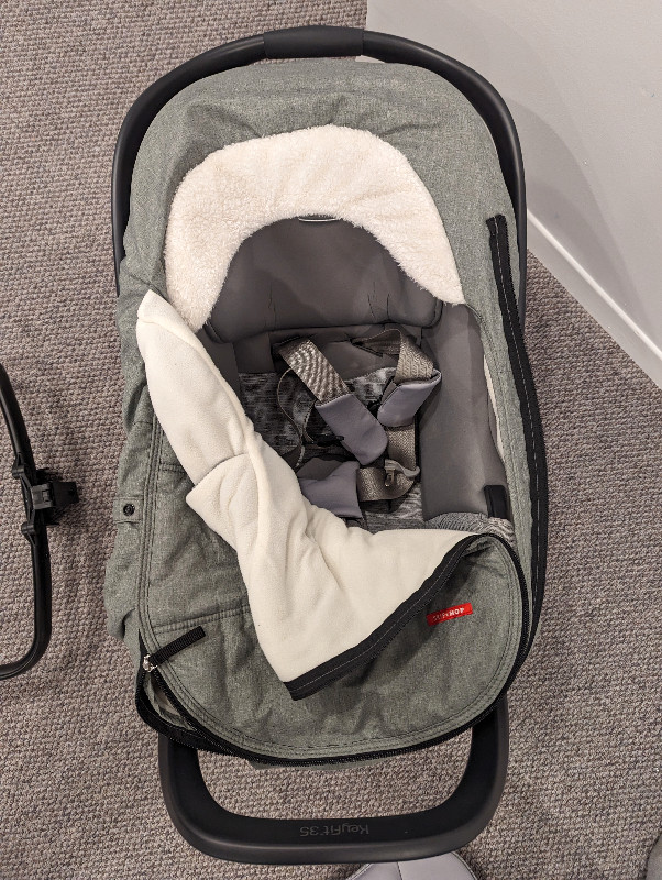 chicco KeyFit 35 Infant Car Seat + Winter Cover in Strollers, Carriers & Car Seats in Ottawa - Image 2