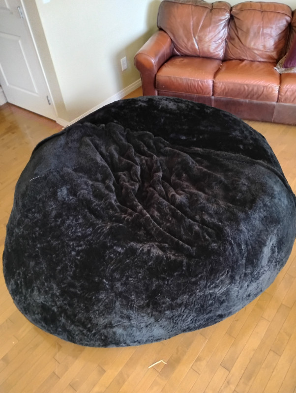 Oversized beanbag chair in Chairs & Recliners in Edmonton - Image 2