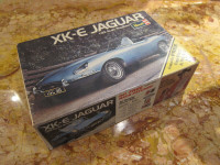 Vintage Jaguar XKE Revell 1963 1/25 scale model kit unassembled