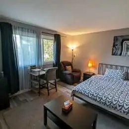 Looking for a hassle-free move-in experience? Our monthly short-term rentals offer fully furnished s...