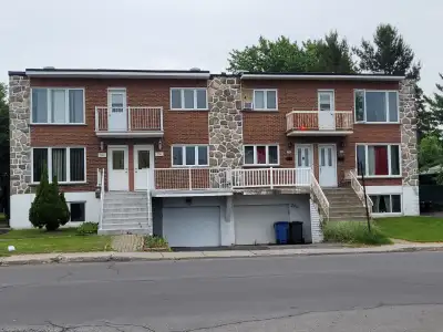 5 1/2 Triplex Longueuil près des services