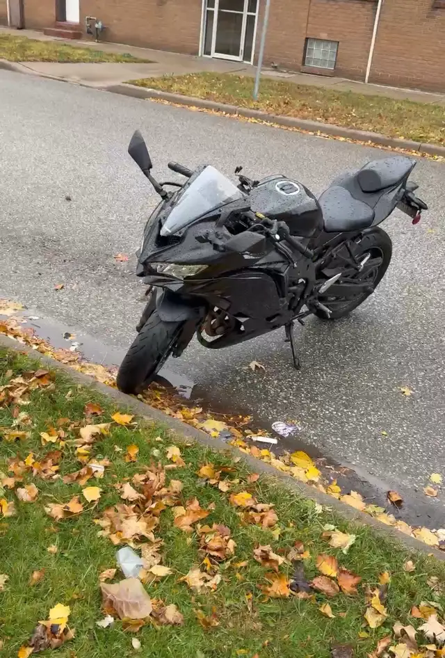Kawasaki Zx4rr in Sport Bikes in City of Toronto - Image 3