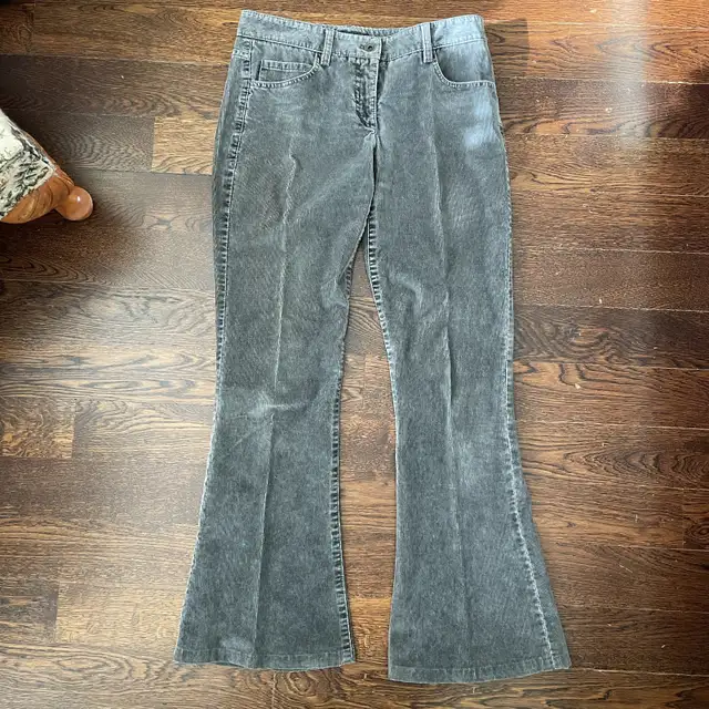 Theory Distressed Gray Corduroy Flare Pants-Size 0 in Women's - Bottoms in City of Toronto - Image 2