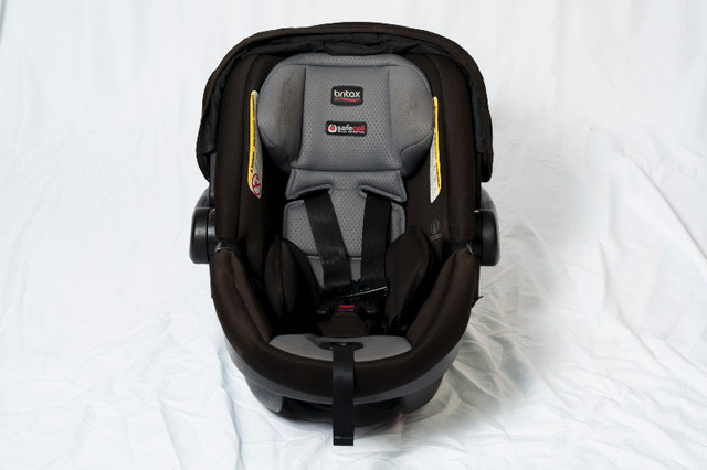 Britax B-Safe 35 Baby Car Seat in Strollers, Carriers & Car Seats in Markham / York Region - Image 2