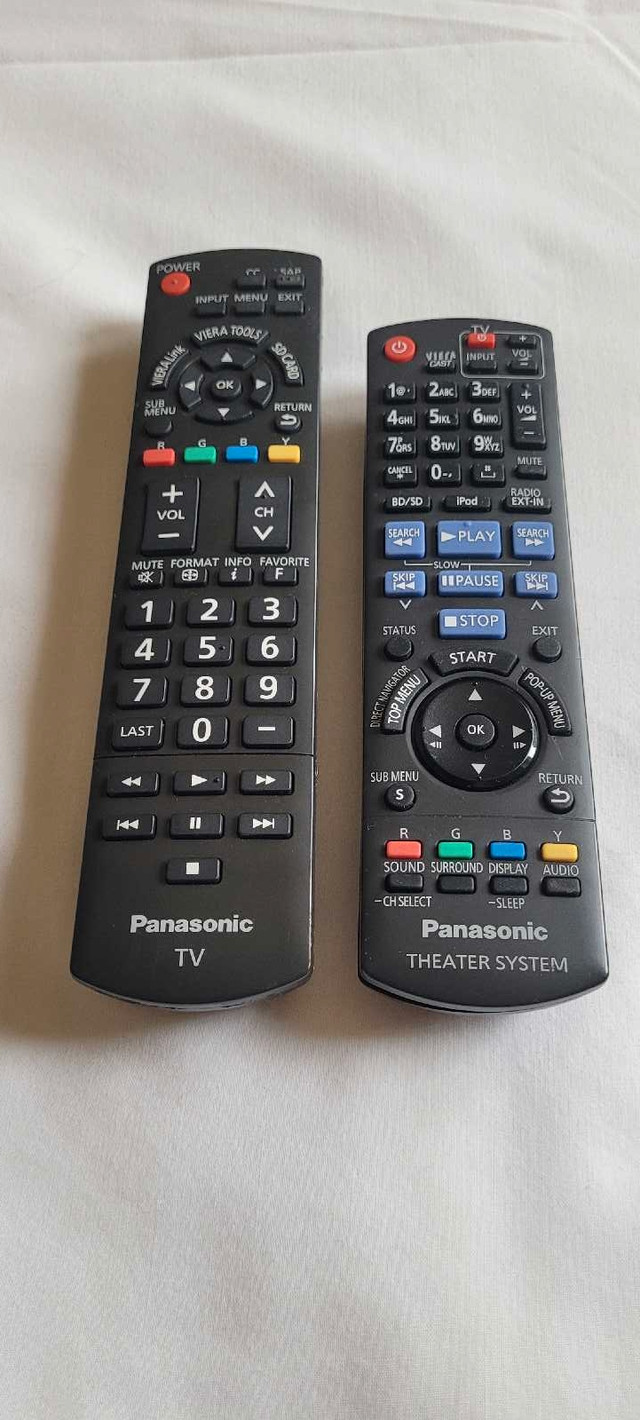Lot of 2 Panasonic remote control  dans Accessoires pour télé et vidéo  à Ville de Montréal