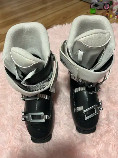 women ski boots 22.5 size Rossignol, View more