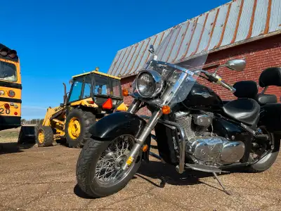 Get ready to cruise with this sleek 2013 Suzuki Boulevard C50, boasting a smooth ride and stylish lo...