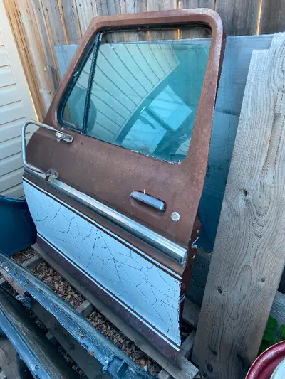 Driver side door removed from a ‘75 F150. Good condition, no dents. Very minor surface rust along th...