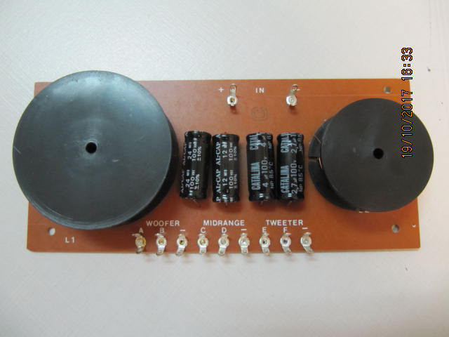 Classic Pyramid Gold Series Model CR81 3 Way Crossover Circa1984 in Speakers in Mississauga / Peel Region - Image 4