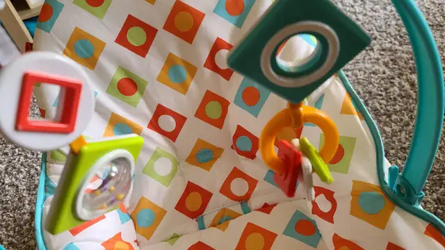 Fisher Price Infant to Toddler Rocker - GEO DIAMONDS (Seat) in Playpens, Swings & Saucers in Kitchener / Waterloo - Image 9