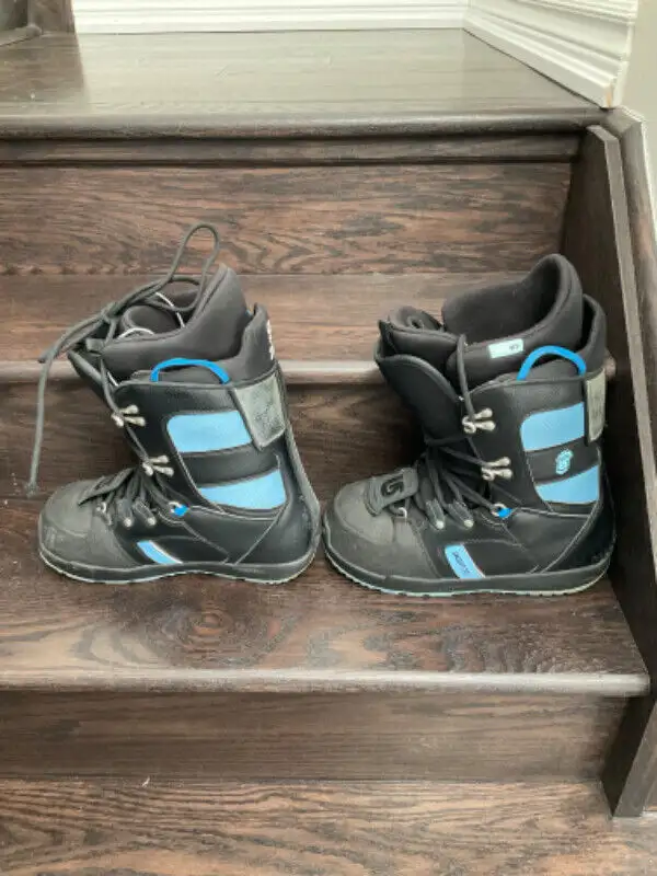 Rossignol Snowboard/Burton , 24/7, W boots Sz9, helmet, bag in Snowboard in Oakville / Halton Region - Image 8