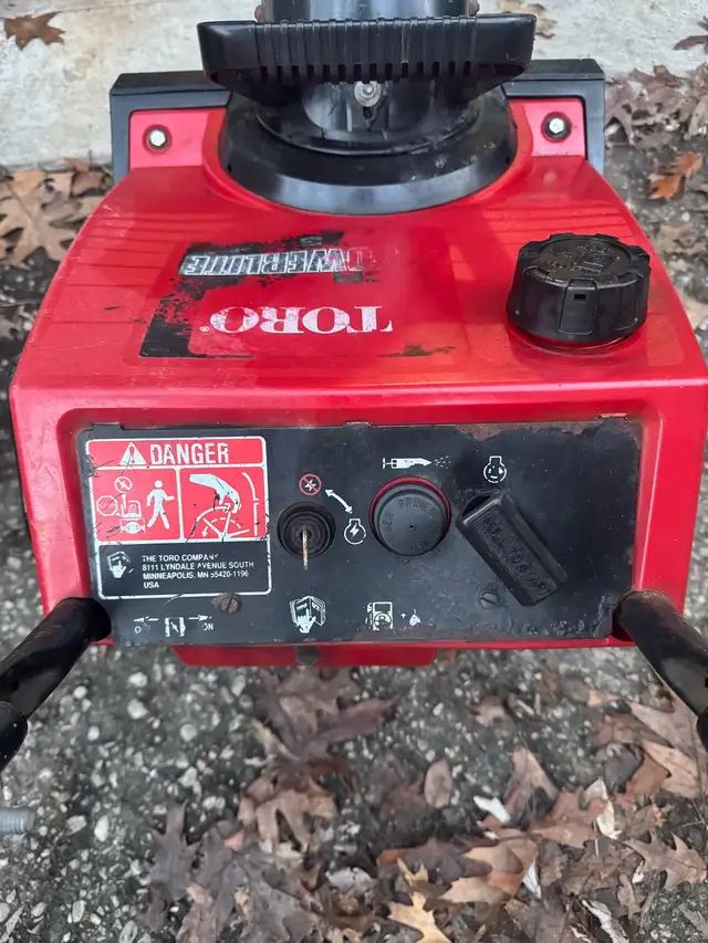 Toro snow thrower in Snowblowers in Kitchener / Waterloo - Image 5