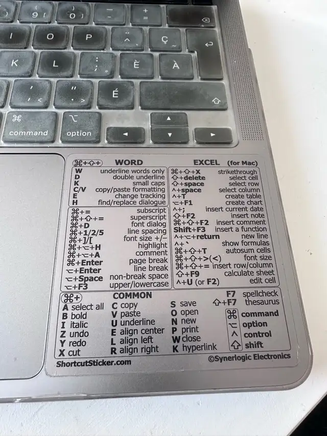 MacBook Pro 13 pouces M1 (2020) in Laptops in Laval / North Shore - Image 4