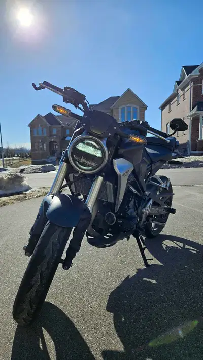 2019 Honda CB300R with ABS - Tail tidy, bar end mirror, minor windscreen installed - T-Rex frame sli...