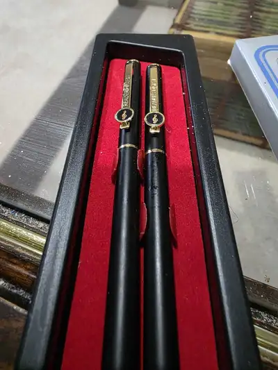 New never used set of Readers Digest Ballpoint pens,black and gold.
