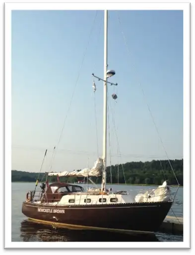 Good cruising sailboat, sleeps 6, surveyed in 2023. SR mariner knot meter & depth sounder EM-Trak AI...