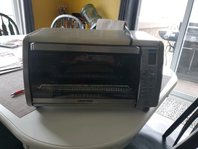Black and Decker Toaster oven in Toasters & Toaster Ovens in Trenton
