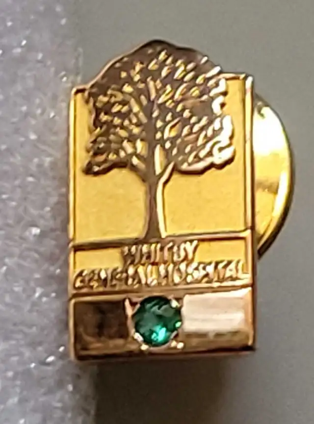 Vintage 10k Gold/ Emerald Whitby General Hospital Service Pin in Arts & Collectibles in Oshawa / Durham Region - Image 5