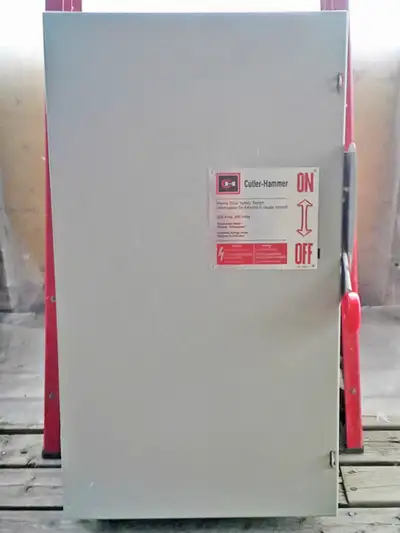 CUTLER-HAMMER 200 AMP, 3 PHASE, 250 VAC HD FUSED SWITCH  ~ MINT!, View more