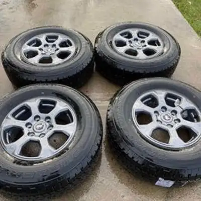 2022 Ford Bronco wheels and tires and TPMS 255/75R17