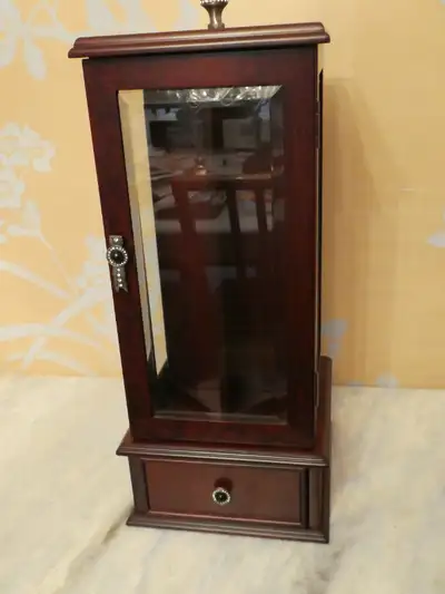 Lovely jewelry box from Bombay Company designed for necklaces. Would make a wonderful gift. Made of...