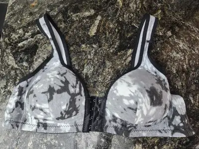 ** SPORTS BRA FASTEN FRONT 38 C ** -- new not in box, View more