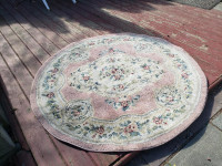 area rug. excellent condition!