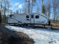 28’ Shadow Cruiser Trailer 