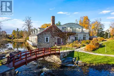 FABULOUS HOME IN PERTH, ONTARIO.  ON THE RIVER.  IN THE PARK.
