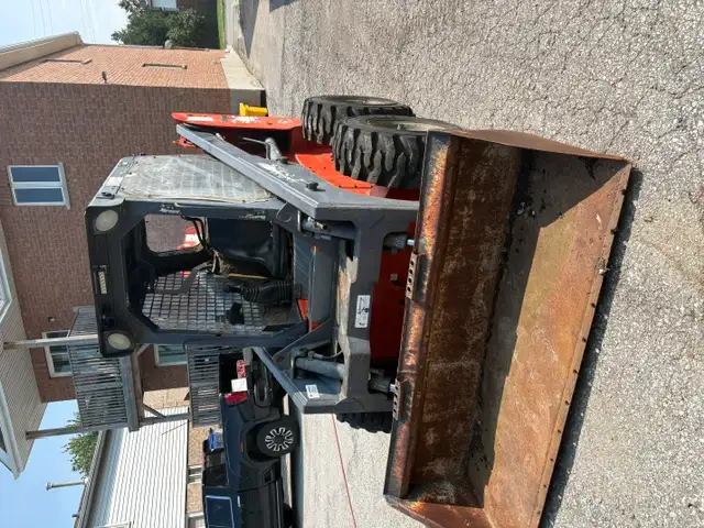 skid steers in Heavy Trucks in Markham / York Region - Image 5