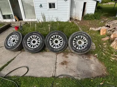 Im selling my ford rims there off of a ford -f250 2004, rims are in excellent shape Tires need to be...