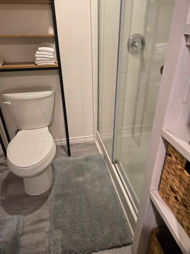 2 bdrm/Rooms Rental 1.5 bath furnished bsmt apt in Short Term Rentals in Peterborough - Image 4
