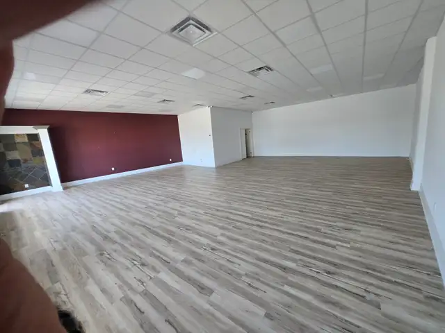 LOCATION! LOCATION! LOCATION! Prime Retail/Warehouse Space Lease in Commercial & Office Space for Rent in Oakville / Halton Region - Image 3