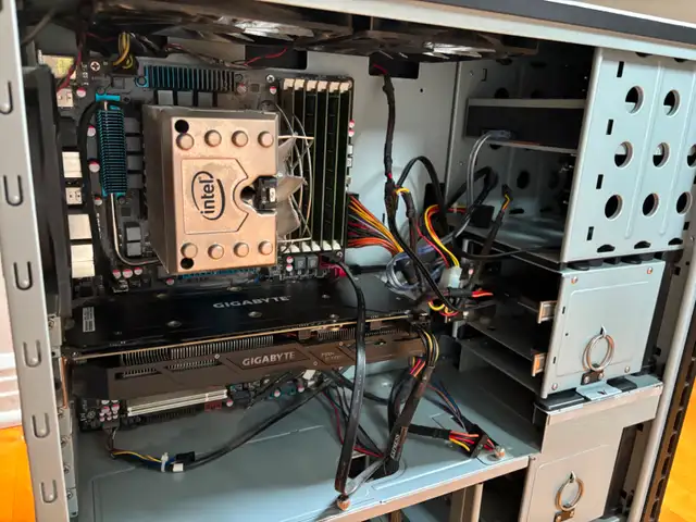 Gaming PC + Mechanical Gaming Keyboard in Desktop Computers in City of Montréal - Image 6