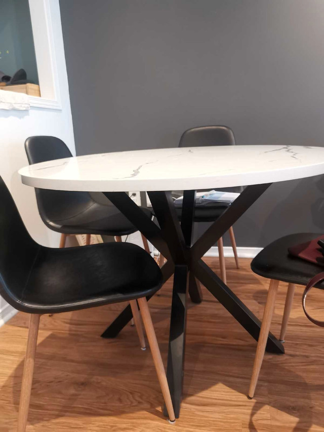 Dining table and 4 chairs in Dining Tables & Sets in St. Catharines