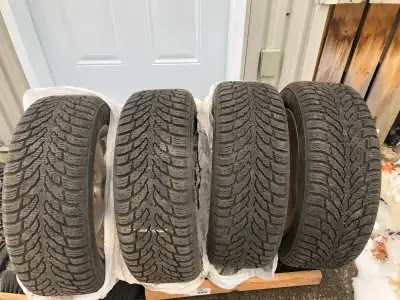 4 pneu d'hiver Nokian Nordman North 9 205/55R16 n'ayant meme pas servi 1 hiver complete usure 10/32...