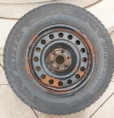 4 Bridgestone winter tires on rims. Well fit Buick Enclave, New Traverse Chevrolet, Acadia GMC. Mech...