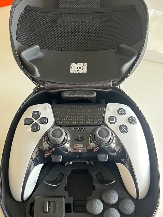 PlayStation Pro Controller never used64634280135299120