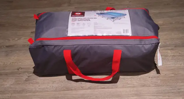 Matelas pneumatique de camping pliant in Fishing, Camping & Outdoors in Laval / North Shore - Image 3