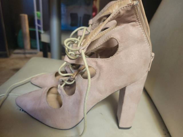 LILLIANA SUEDE HEELS. SIZE 9 in Women's - Shoes in La Ronge - Image 3