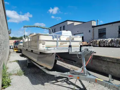 crest luxury sport pontoon water ready seats 13 people amazing boat has 4 stroke mercury Bigfoot ver...