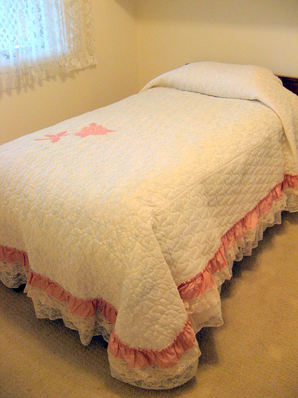 Bed Cover for single bed. In "like new" condition. in Beds & Mattresses in Strathcona County - Image 2