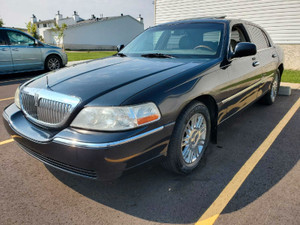 2006 Lincoln Town Car Signature Limited 